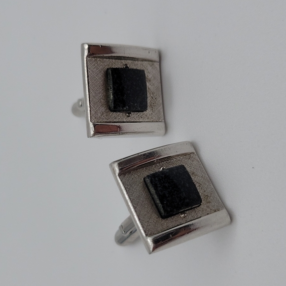 Men's cufflinks silver tone with black granite like setting. - Picture 5 of 8